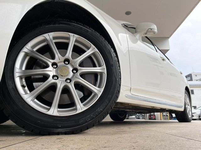 �y17�C���`�A���~�z�C�[���z�O�ςɃ}�b�`�����A���~�z�C�[���𑕒����Ă���܂��B�e��A���~�z�C�[����A�X�^�b�h���X�^�C�����戵�����Ă���܂��B���񂲑��k����������