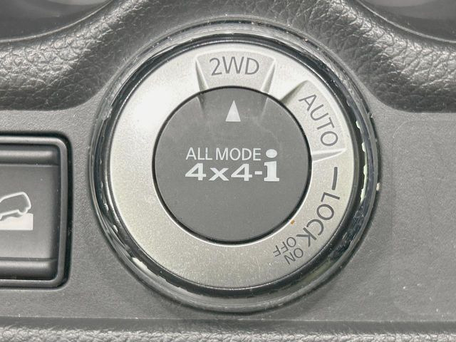 �y�I�[�����[�h4&times;4�z2WD/4WD���[�h����y�ɐ؂�ւ��\�B�R��d����2WD�A�X�^�b�N���ɖ𗧂�LOCK�AAUTO���[�h�ł�4WD�̔z���������Œ������A�H�ʏ󋵂��킸���肵��������T�|�[�g�B