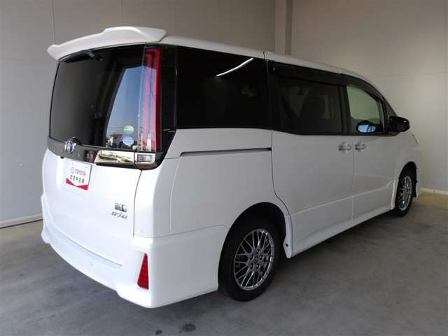 ノア1.8 ハイブリッド Si W×B II