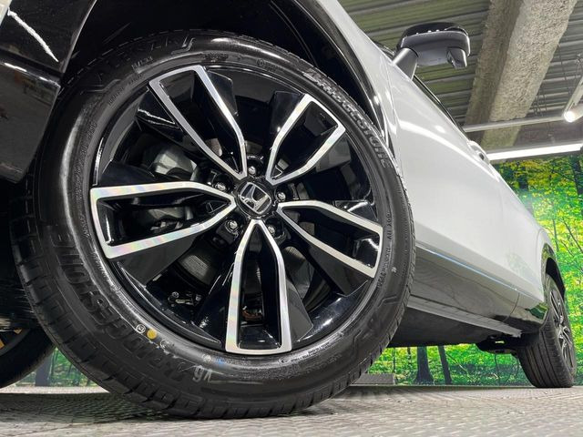 �y����18�C���`�A���~�z�C�[���z�O�ςɃ}�b�`���������A���~�z�C�[���𑕒����Ă���܂��B�e��ЊO�A���~�z�C�[����A�X�^�b�h���X�^�C�����戵�����Ă���܂��B���񂲑��k����������