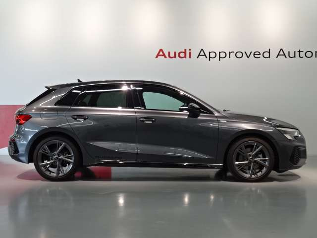 A3スポーツバック40 TFSI クワトロ Sライン 4WD