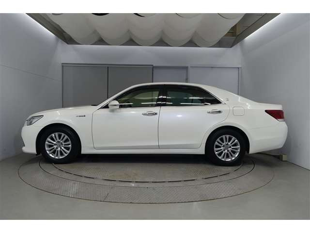 クラウンハイブリッド 2.5 ロイヤルサルーン