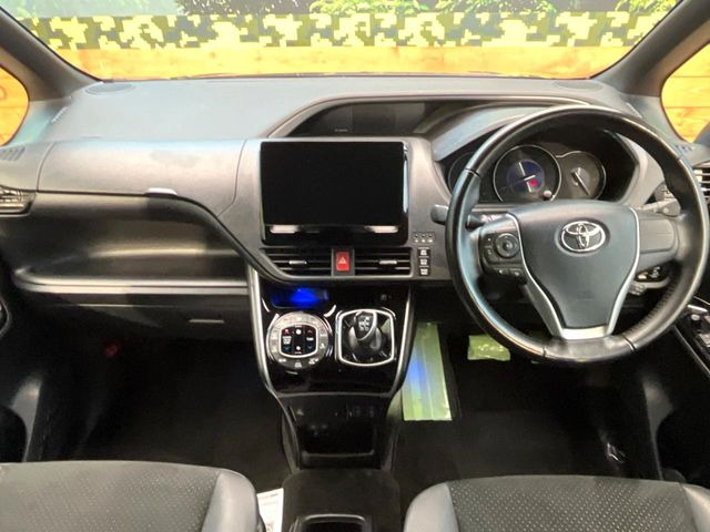 ヴォクシー1.8 ハイブリッド ZS 煌III