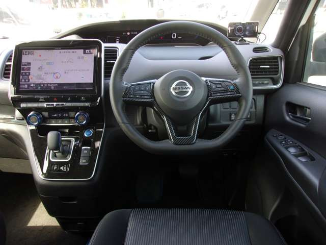 セレナ1.2 e-POWER ハイウェイスターV アーバンクロム