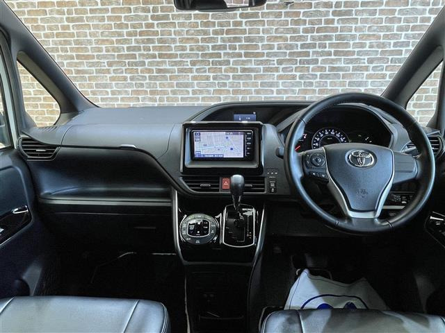 ヴォクシー2.0 ZS 煌II 4WD