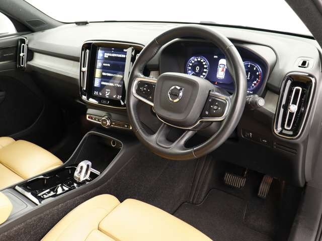 XC40B4 AWD インスクリプション 4WD