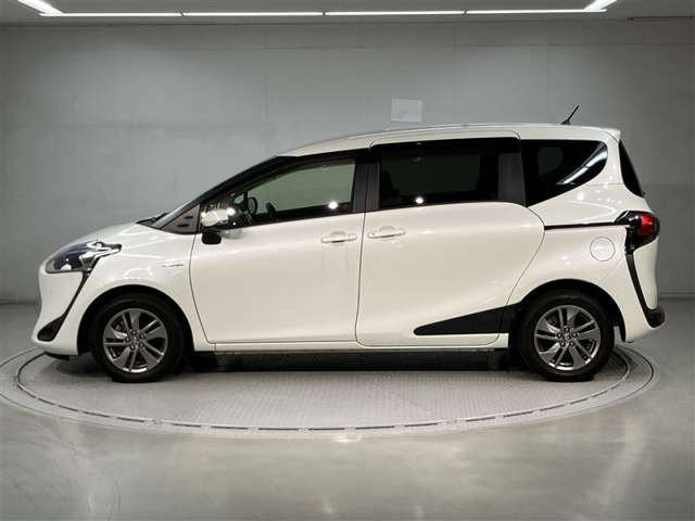 シエンタハイブリッド 1.5 G クエロ