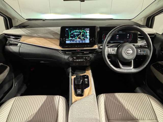 ノートオーラ1.2 G FOUR レザーエディション 4WD