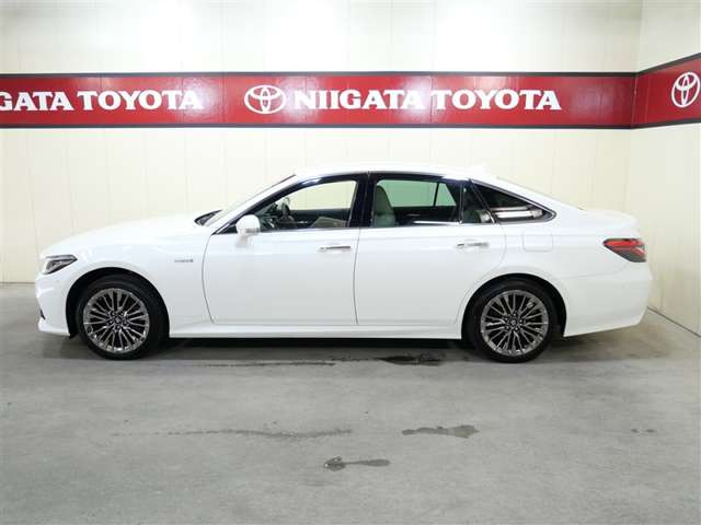 クラウンハイブリッド 2.5 G エグゼクティブ Four 4WD