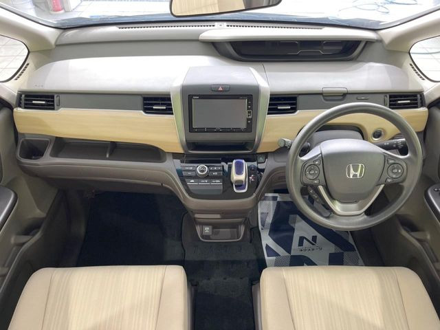 フリードハイブリッド