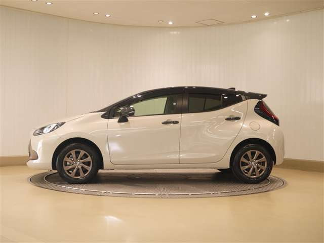 アクア1.5 Z ラフィネ E-Four 4WD