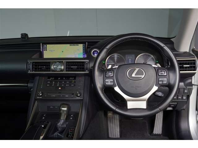 IS300h バージョンL