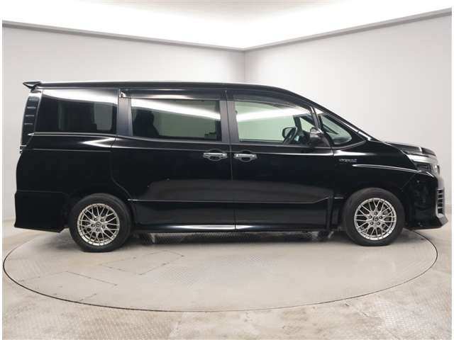 ヴォクシー1.8 ハイブリッド ZS 煌II