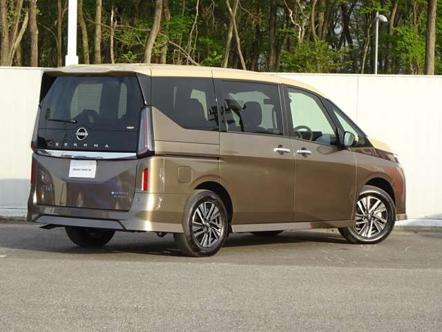 セレナ1.4 e-4ORCE ハイウェイスターV 4WD