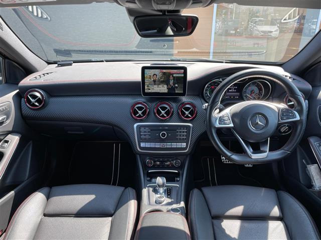 AクラスAMG A45 4マチック 4WD