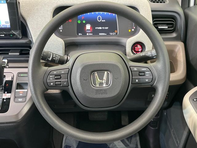 【ステアリングスイッチ】運転中、前方から目線をそらすことなく、オーディオ等の操作が可能な便利機能!安心&快適なドライブを演出してくれます♪