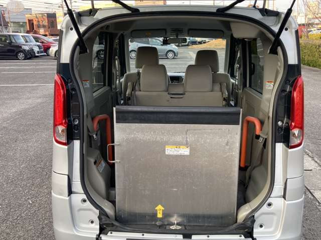フレアワゴンXG 車いす移動車 リアシート付
