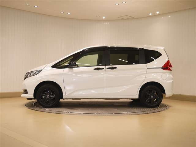 フリード+1.5 G ブラックスタイル