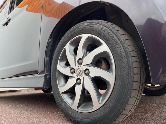 �y����14�C���`�A���~�z�C�[���z�O�ςɃ}�b�`���������A���~�z�C�[���𑕒����Ă���܂��B�e��ЊO�A���~�z�C�[����A�X�^�b�h���X�^�C�����戵�����Ă���܂��B���񂲑��k����������