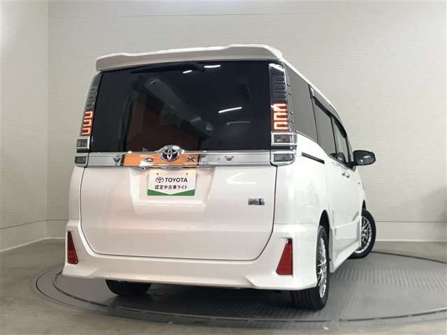 ヴォクシー1.8 ハイブリッド ZS 煌