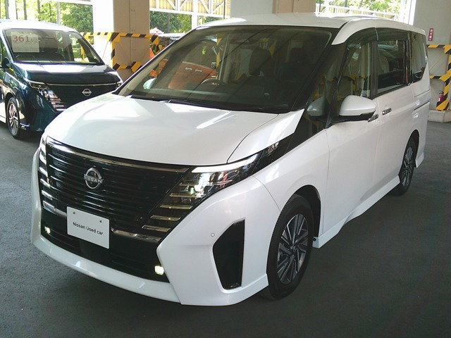 セレナ1.4 e-POWER ハイウェイスターV