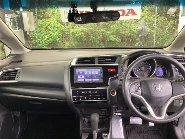 フィット1.3 13G Fパッケージ ファインエディション