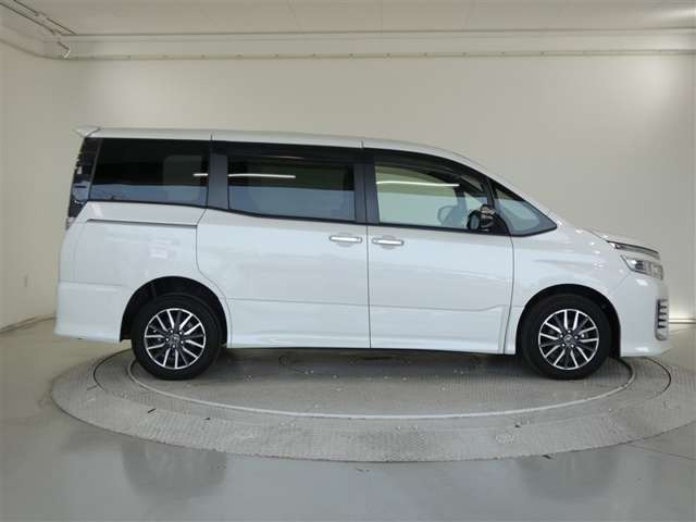 ヴォクシー2.0 ZS 煌 4WD