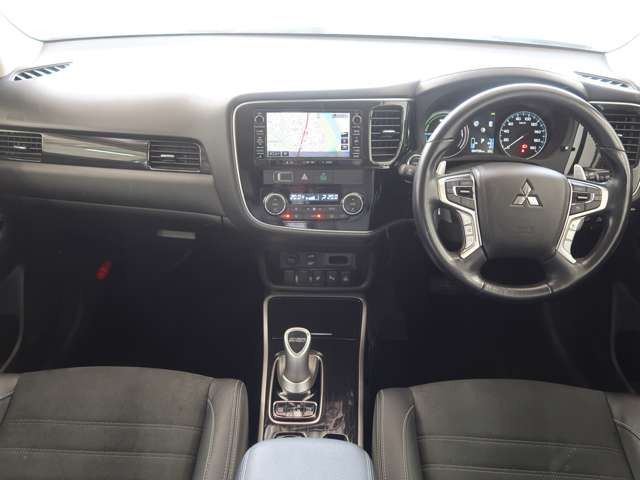 アウトランダーPHEV2.0 G ナビパッケージ 4WD