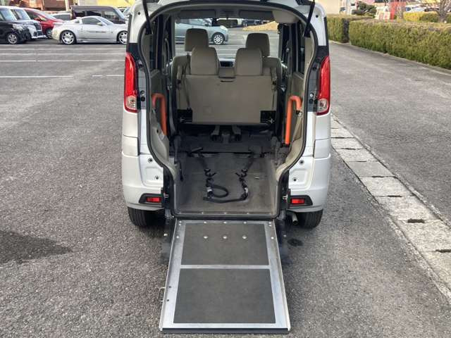 フレアワゴンXG 車いす移動車 リアシート付