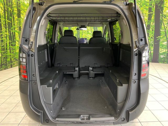 普段のお買い物や通勤、送迎等に十分な荷室スペースを確保しております。セカンドシートを倒すと、大きな荷物の積載も可能です♪