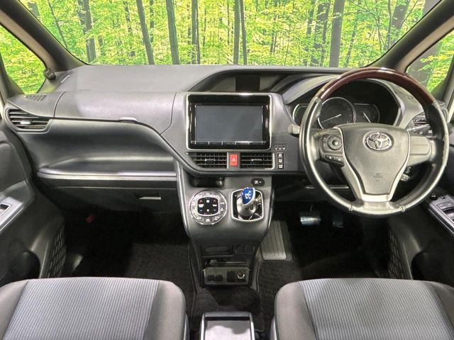 ヴォクシー1.8 ハイブリッド X