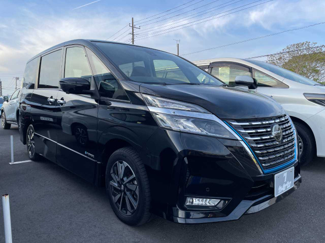 セレナ1.2 e-POWER ハイウェイスターV