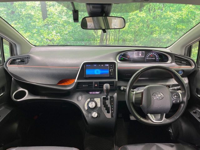 シエンタハイブリッド 1.5 G クエロ