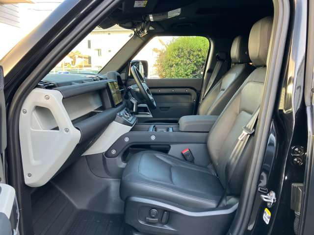 ディフェンダー110 X ダイナミック SE イースナー エディション 3.0L D300 ディーゼル 4WD