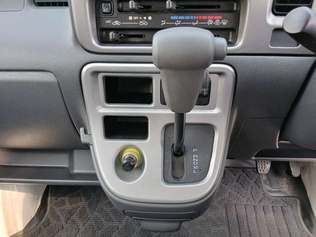 ハイゼットカーゴスローパー リヤシートレス仕様 折り畳み補助シート付き