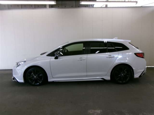 カローラツーリング1.8 ハイブリッド W×B