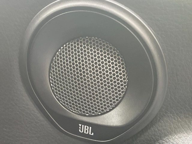 �yJBL�T�E���h�V�X�e���z���i�ʃT�E���h�V�X�e���𓋍ځB��p�̃`���[�j���O���{���ꂽ�召�l�X�ȃX�s�[�J�[����ǎ��ȃT�E���h���t�ł��A�Տꊴ���ӂ�鉹����Ԃ����o���܂��B