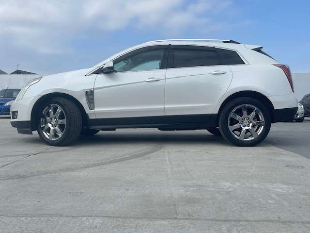 SRXクロスオーバーラグジュアリー 4WD