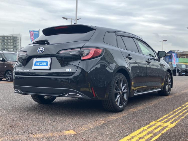 カローラツーリング1.8 ハイブリッド W×B