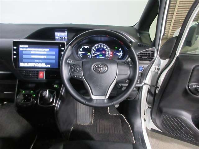 エスクァイアハイブリッド1.8 Gi プレミアムパッケージ ブラックテイラード