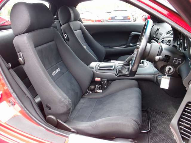�^�]�ȁA����ȃV�[�g�́A���z���f����RECARO��ERGOMED�d�����N���C�j���O�V�[�g�Ɍ����ς݁B�؂��ڗ��悤�Ȏg�p����������܂���B���J�X�^����p300���~�ȏォ���������