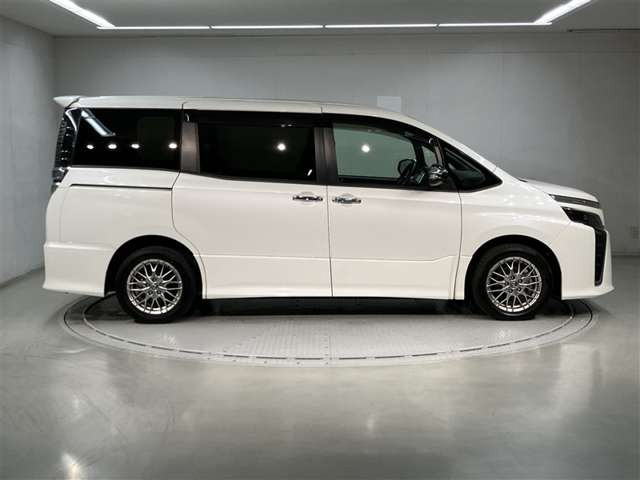 ヴォクシー1.8 ハイブリッド ZS 煌III