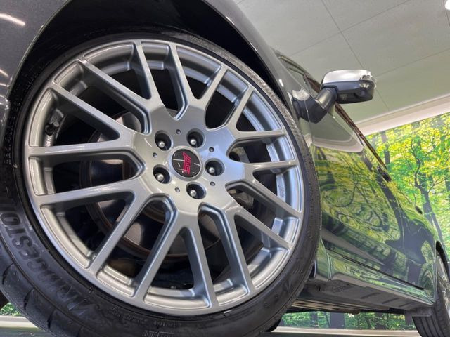 �y�����I�v�V����19�C���`�A���~�z�C�[���z�����I�v�V�����z�C�[���𑕒��B���s���\�̌���ɉ����A�O�ς����X�^�C���b�V���ɂȂ��Ă��܂��B