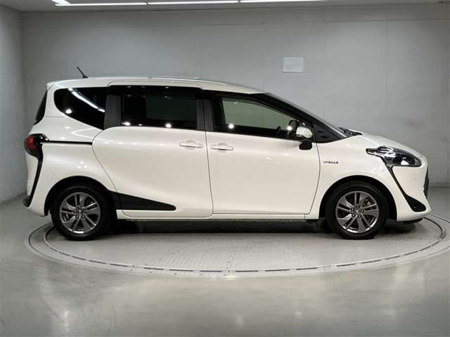 シエンタハイブリッド 1.5 G クエロ