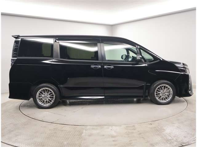 ヴォクシー1.8 ハイブリッド ZS 煌III