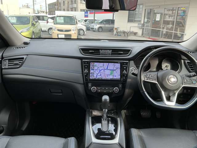 エクストレイル2.0 AUTECH ハイブリッド 4WD