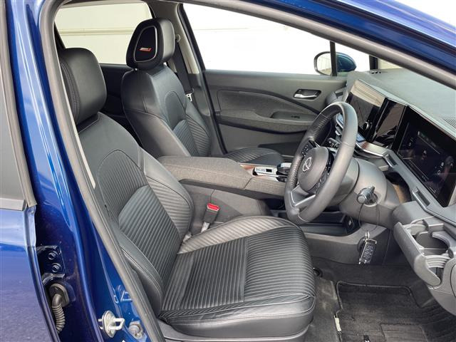 ノートオーラ1.2 G FOUR レザーエディション 4WD