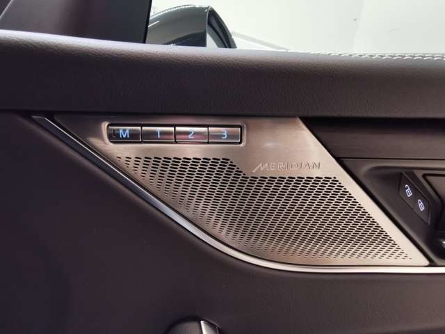 FペイスRダイナミック HSE 2.0L P400e 4WD