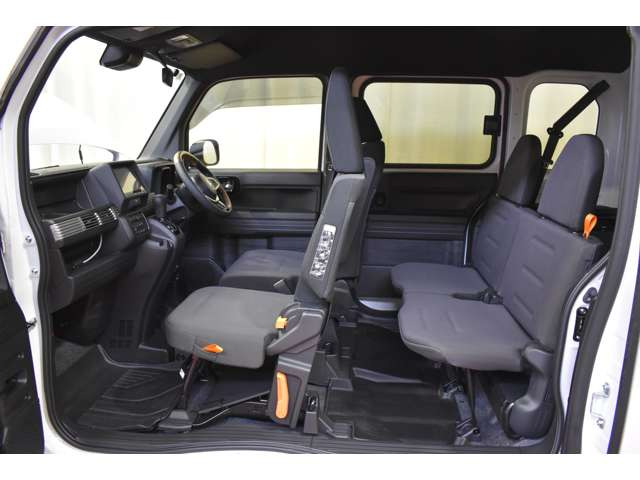 N-VANファン ターボ 4WD