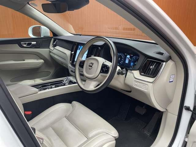 XC60B5 AWD インスクリプション 4WD